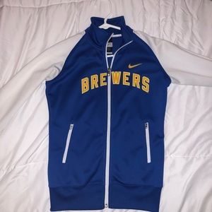 Milwaukee brewers zip up